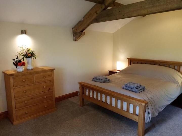 Rural Getaway With A View - Old Spout Barn